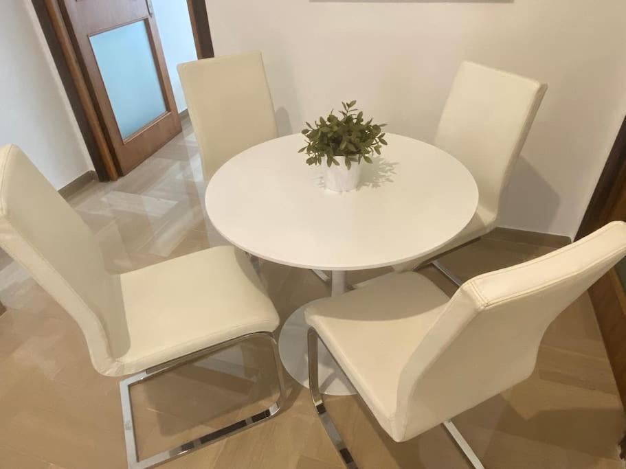 Caesar Apartment Бари Экстерьер фото